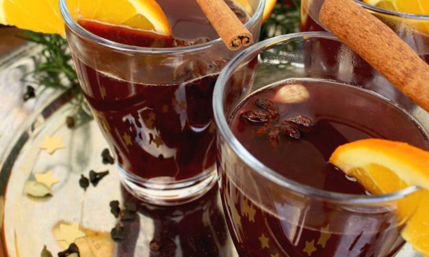 Four Classic Christmas Dishes and Drinks in Germany